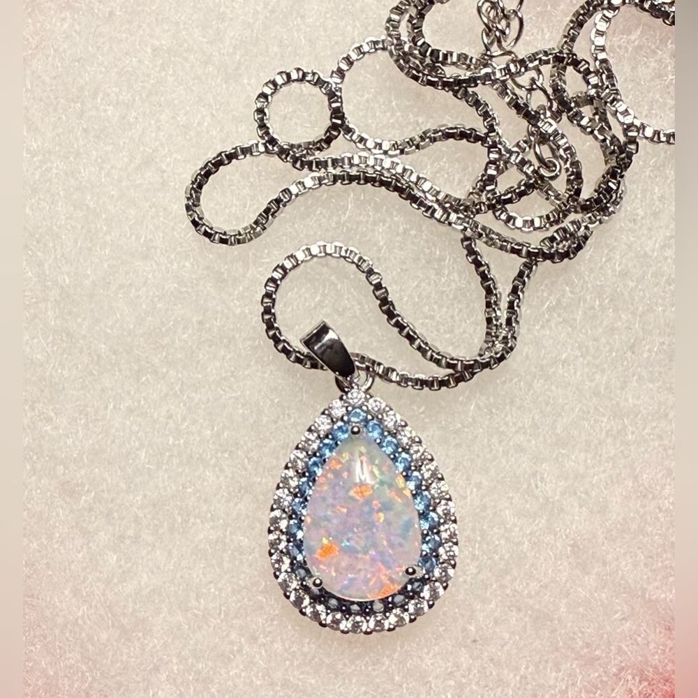 NWOT Bohemian Teardrop Synthetic Opal Pendant Necklace Silver Chain